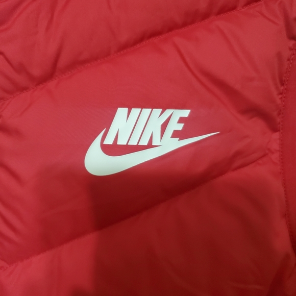 SOLD...Nike Windrunner Vest - Picture 4 of 10